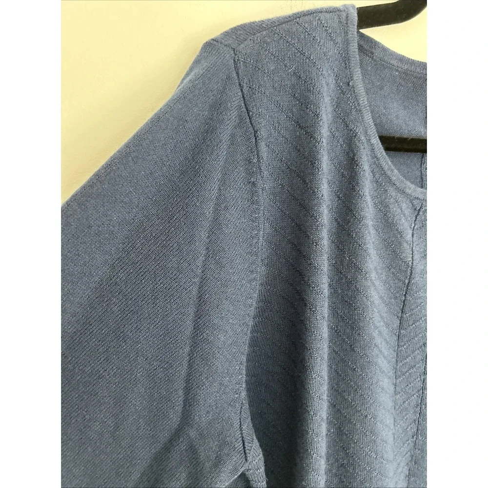 Avenue Women's Large Navy Blue Long Sleeve Textured Knit Lightweight Pull‎ Over